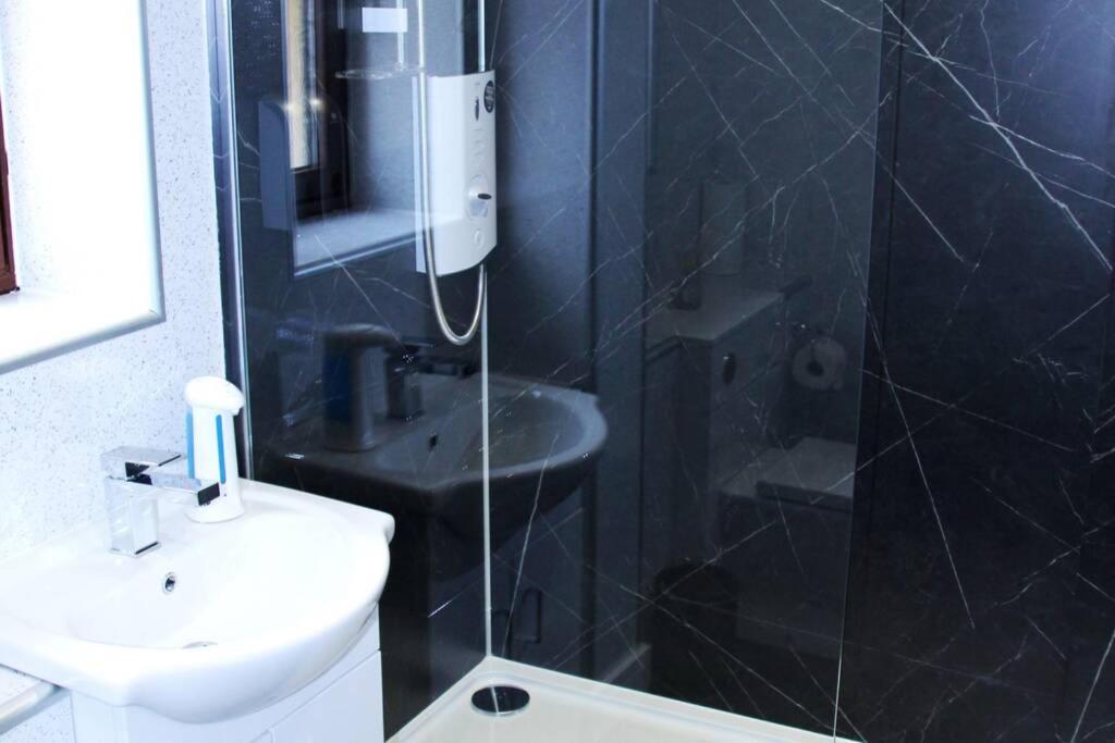 Premium Ground Floor Apartment, Near Fort William Town Centre 외부 사진